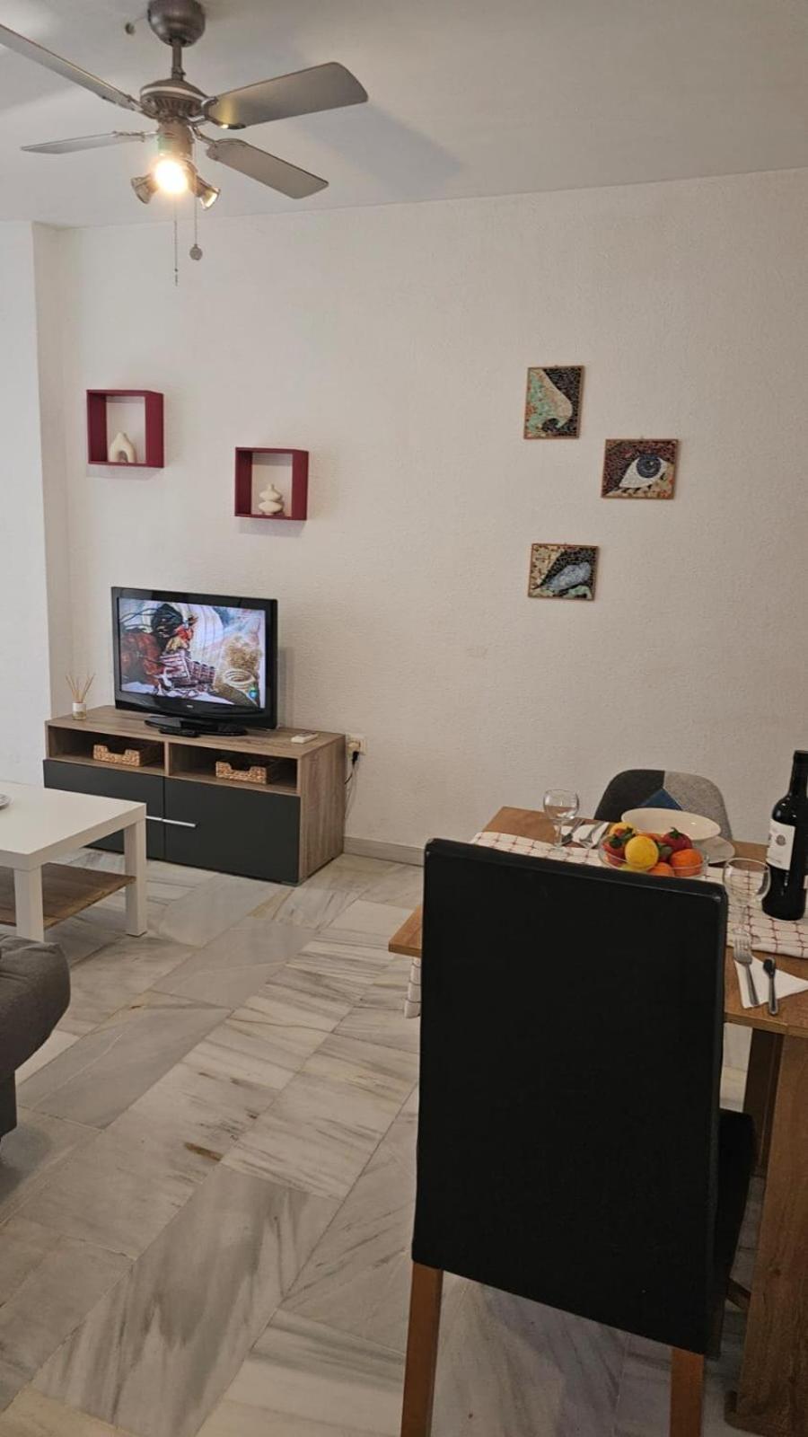 Ideal Holiday Apartment One Bedroom City Center Málaga Exterior foto